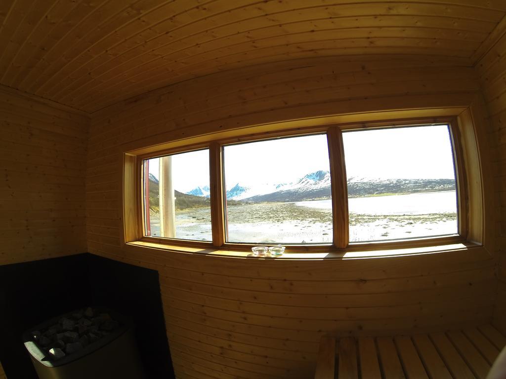 Lyngen Fjordcamp Villa Nord-Lenangen ภายนอก รูปภาพ