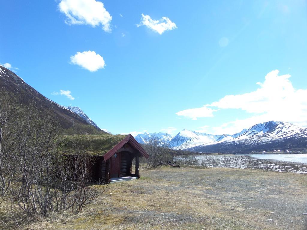 Lyngen Fjordcamp Villa Nord-Lenangen ภายนอก รูปภาพ