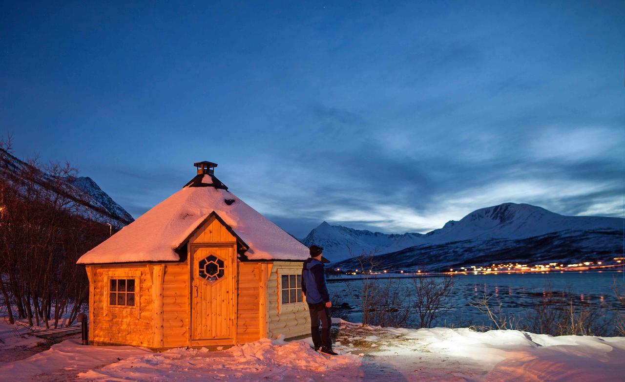 Lyngen Fjordcamp Villa Nord-Lenangen ภายนอก รูปภาพ